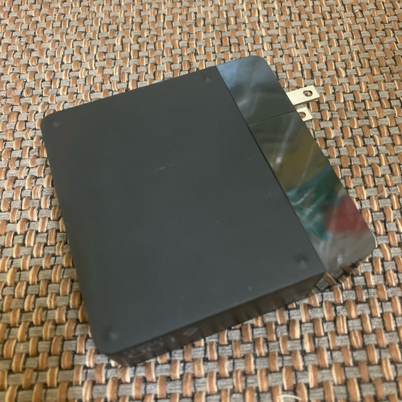 Mophie Powerstation Hub Qi-Enabled Power Bank - Picture 6 of 8